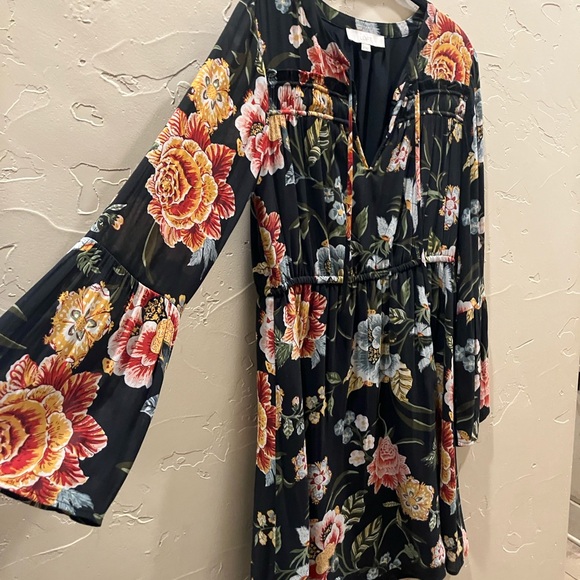 LOFT Dresses & Skirts - Floral Bell Sleeve Dress